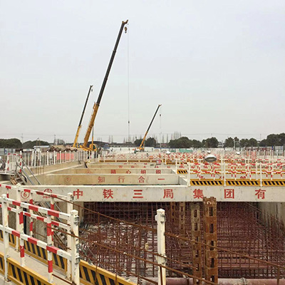 中鐵三局建設(shè)吊裝